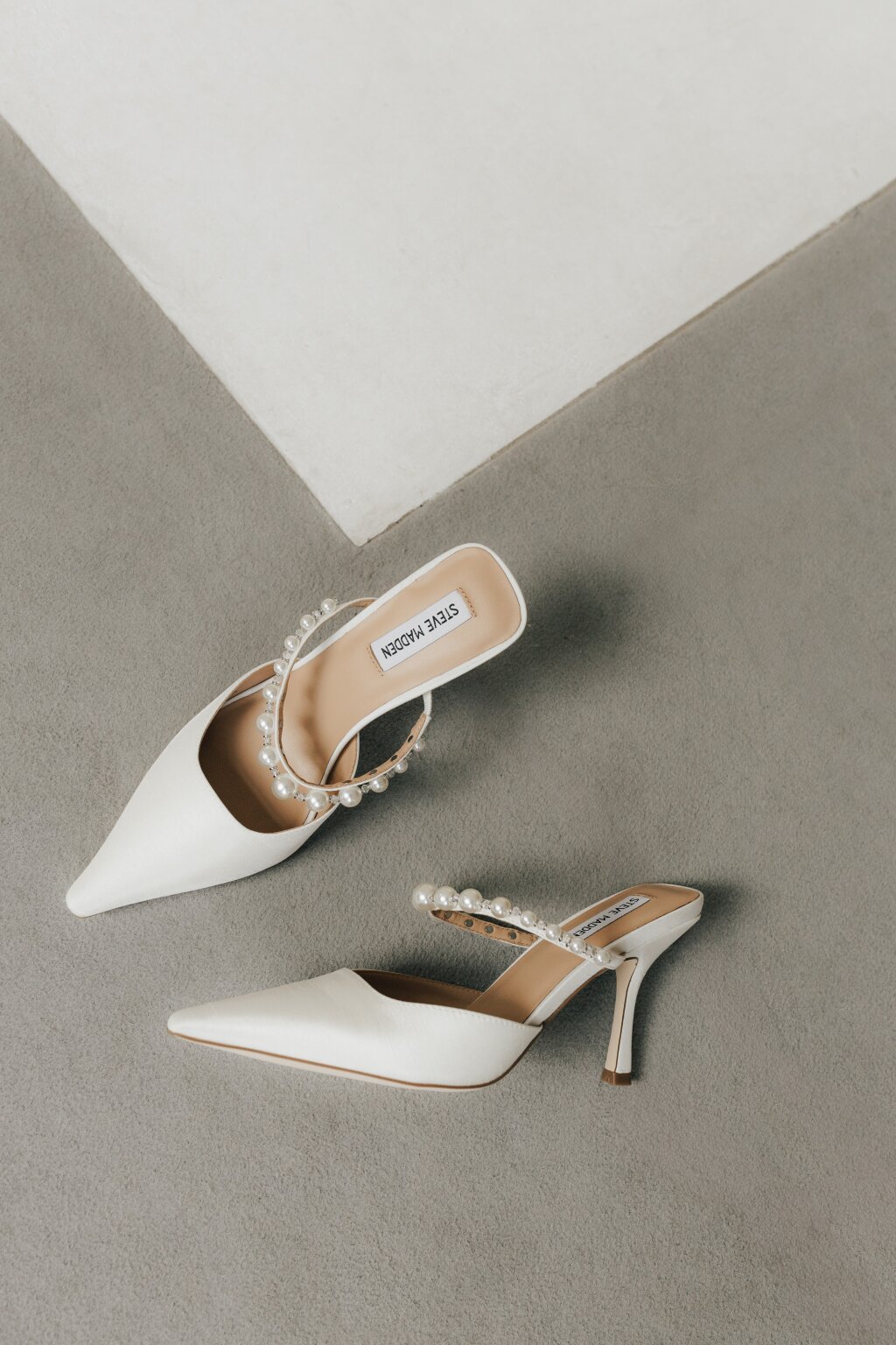 Detailaufnahme von eleganten Brautschuhen – stilvoller Start in den großen Tag.