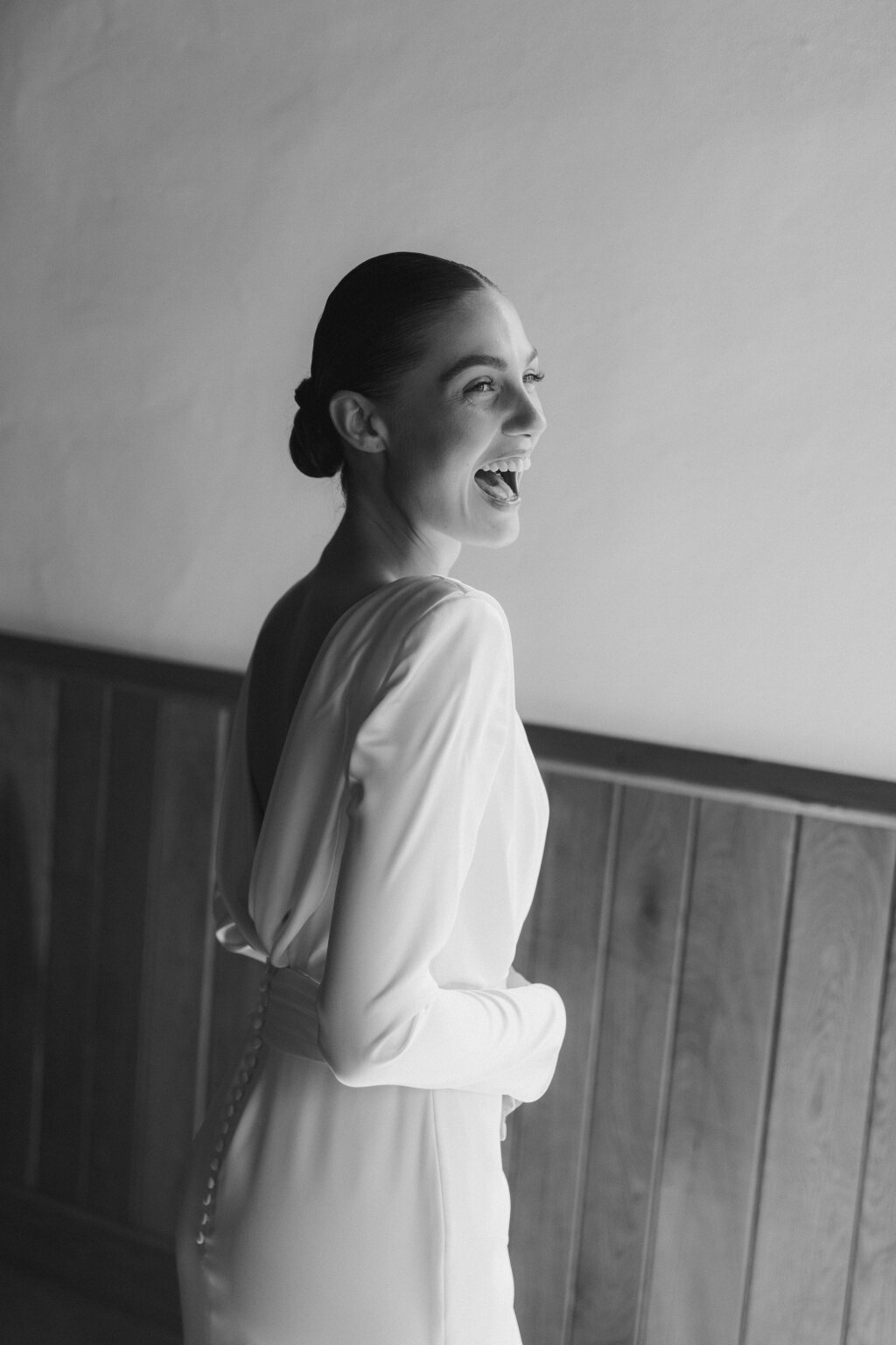 the bride laughing at her getting ready in soho house berlin.