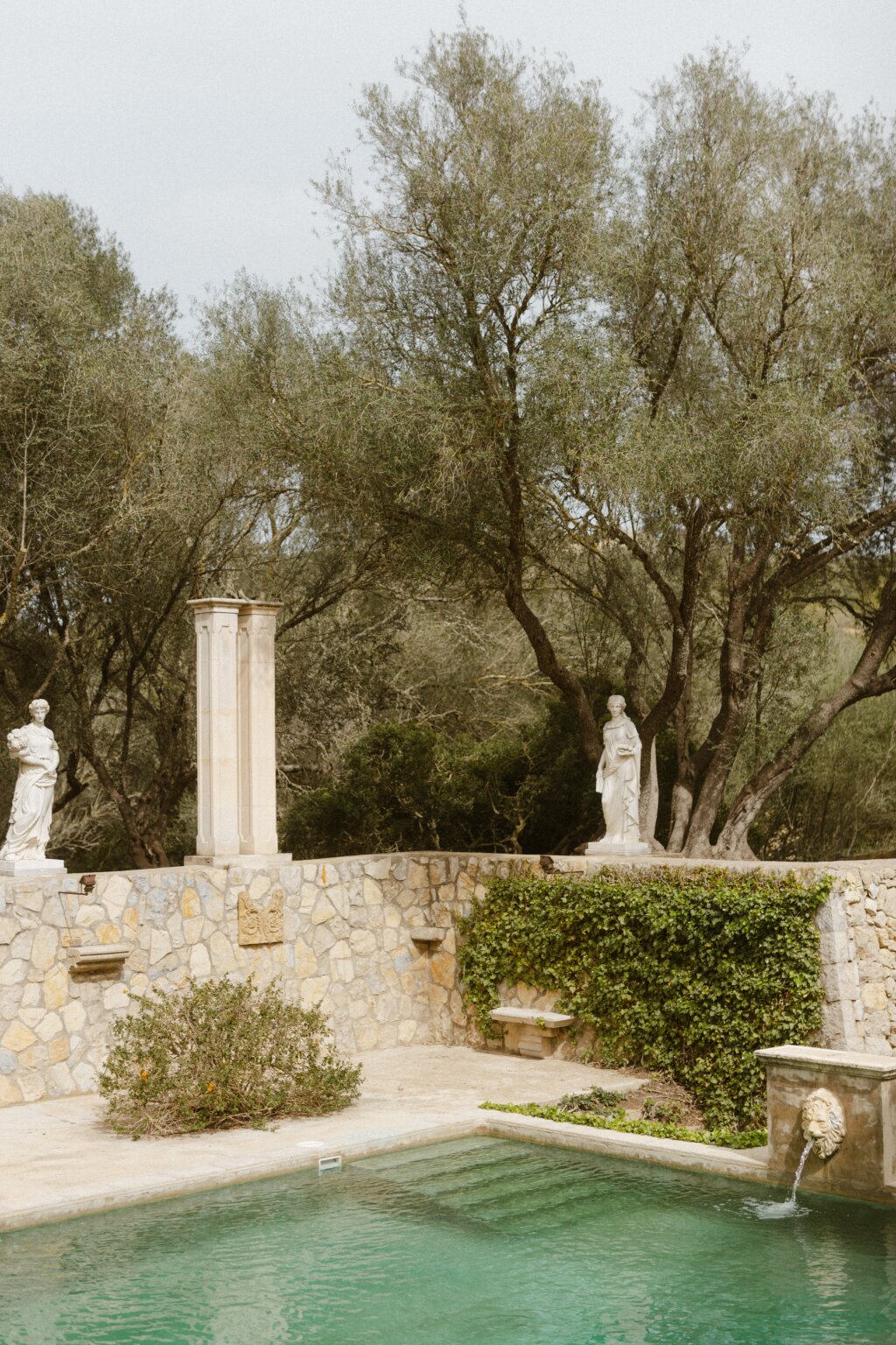 A wedding venue with a pool in mediterranean flair.