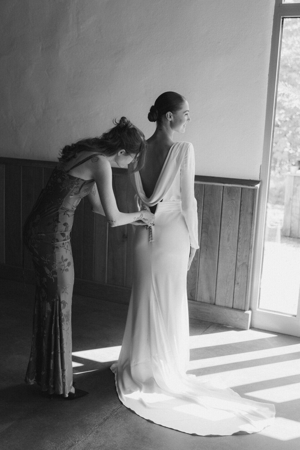 getting ready of the bride with her maid of honor.